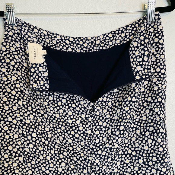 Sézane Micro White Ditzy Floral Navy Faux Wrap Mini Skirt | Size 40 | Size 8 - Picture 7 of 8
